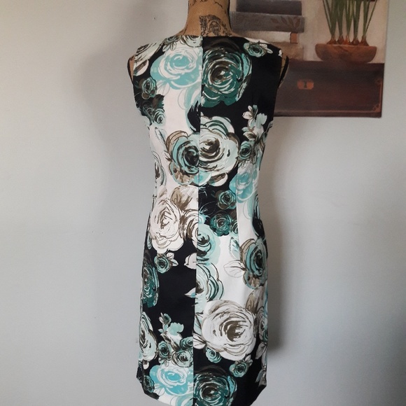 Beautiful dress🦋 - Picture 3 of 4